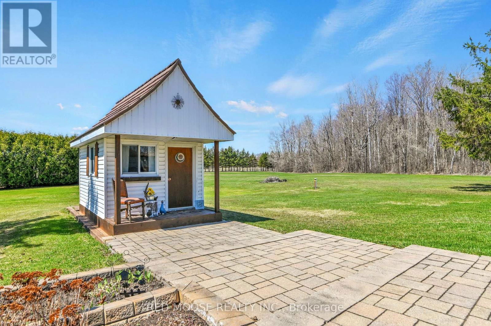 9859 RUSSELL ROAD Image 42
