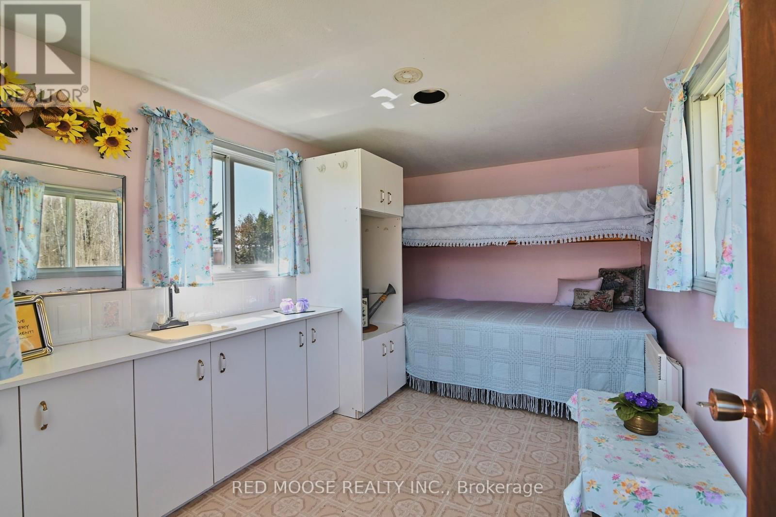 9859 RUSSELL ROAD Image 43