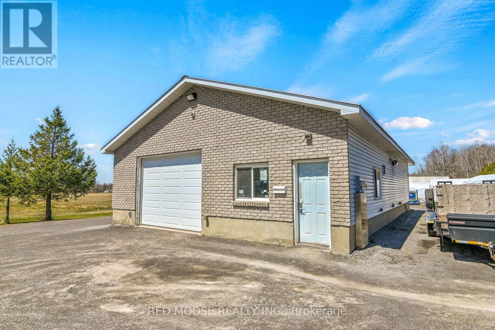 9859 RUSSELL ROAD Image 45
