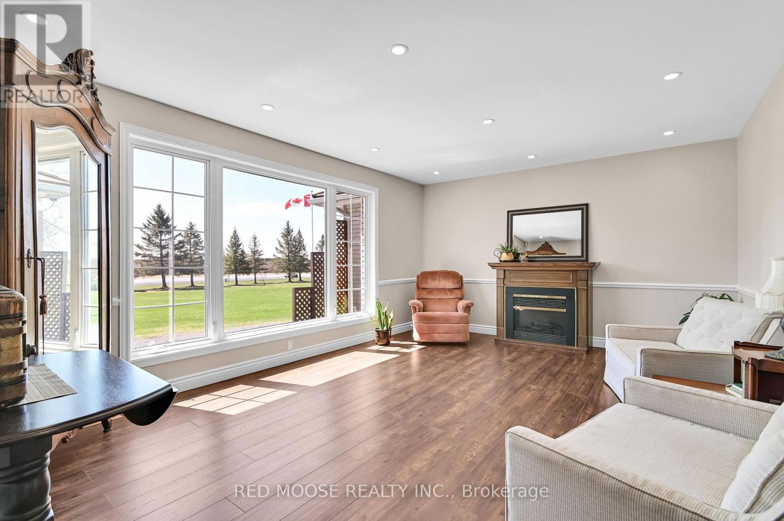 9859 RUSSELL ROAD Image 7