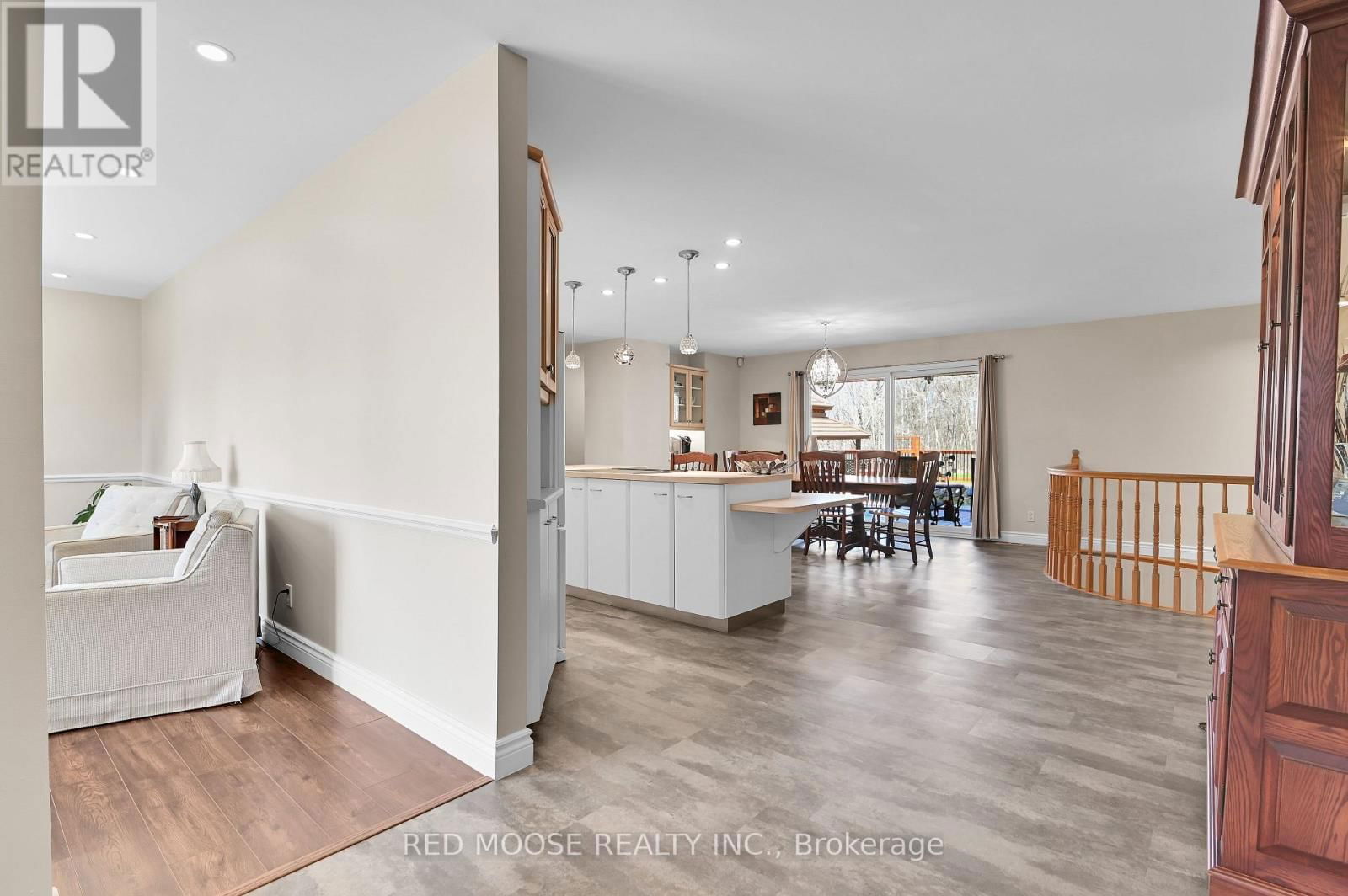 9859 RUSSELL ROAD Image 8