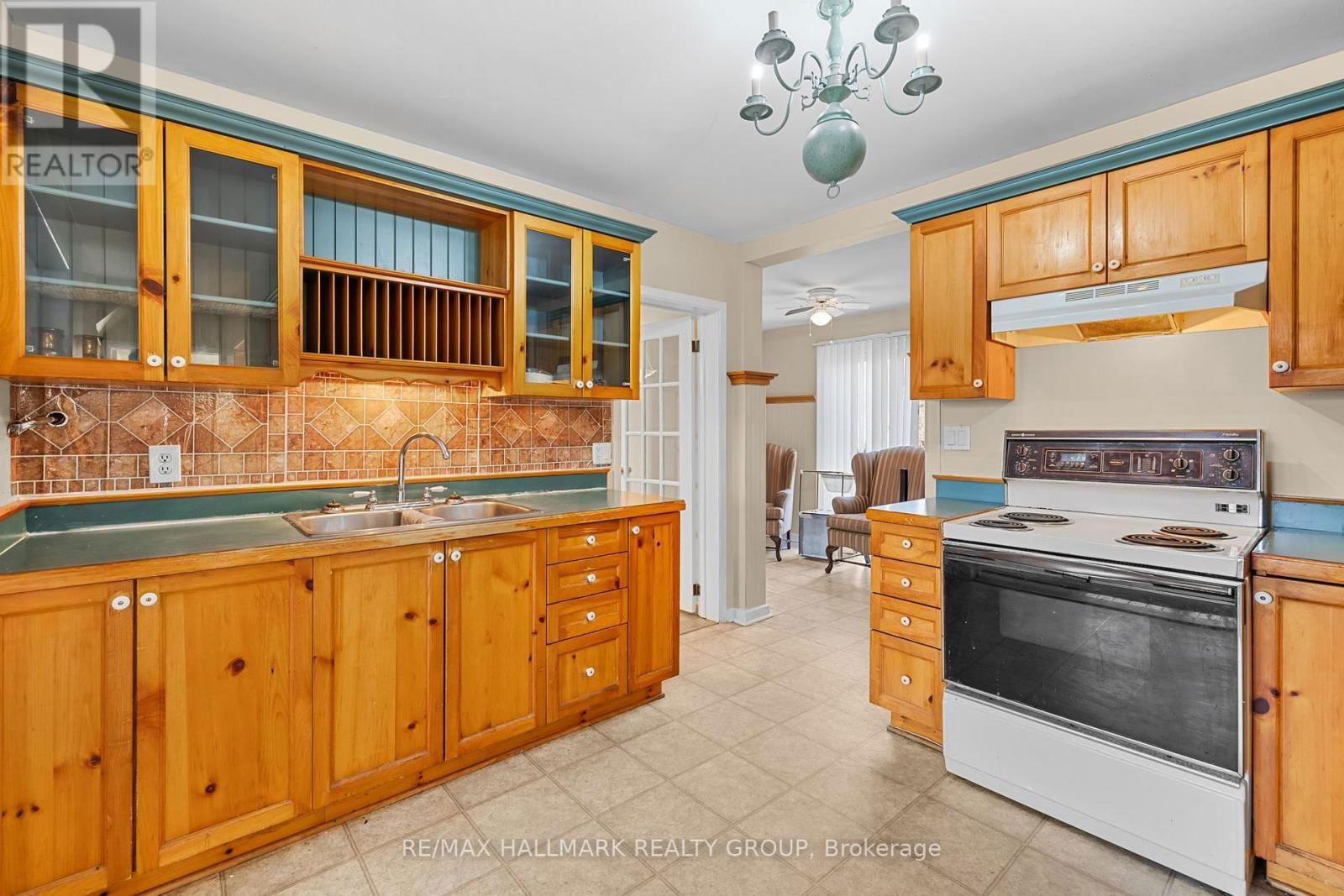 1422 GOTH AVENUE Image 7