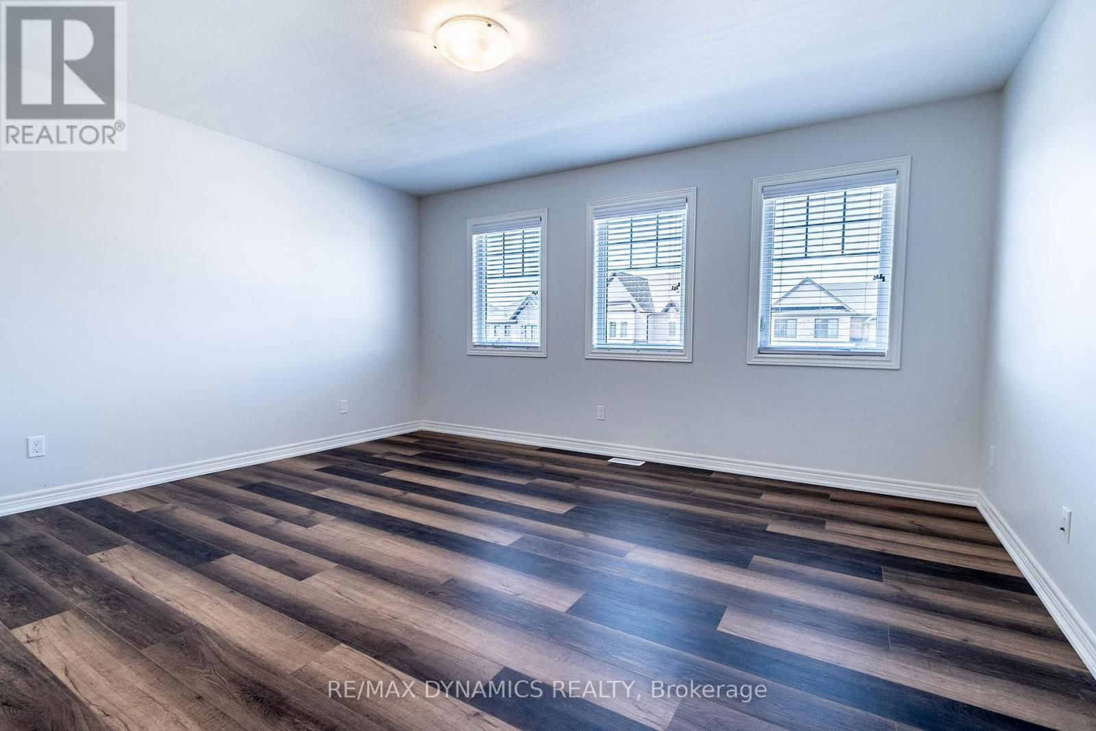 34 CROW STREET Image 18
