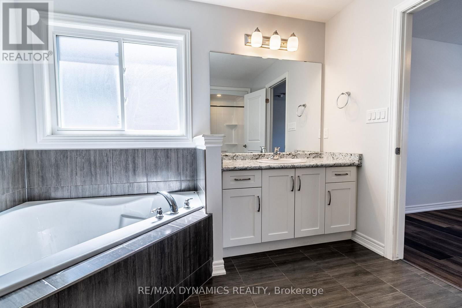 34 CROW STREET Image 20