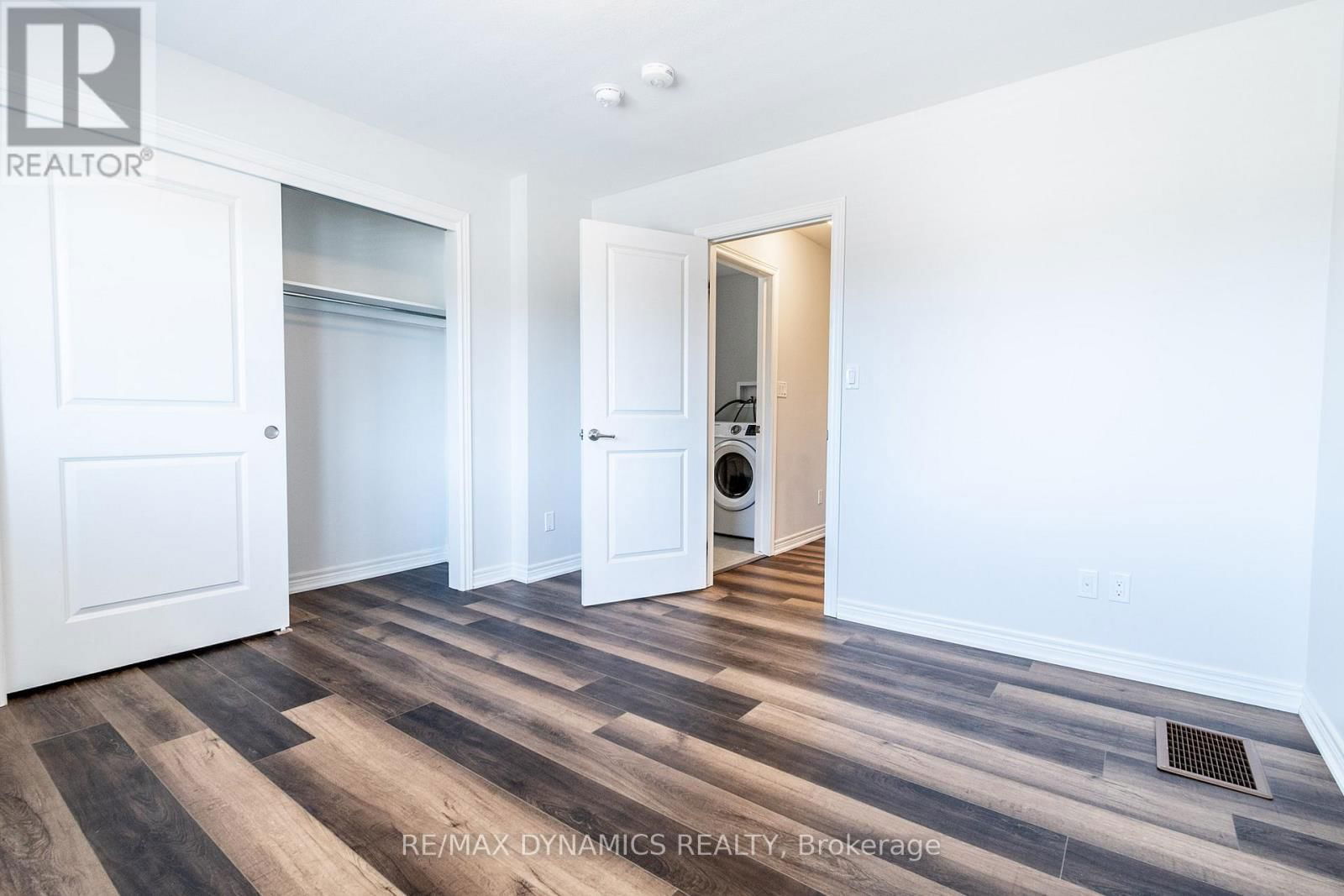 34 CROW STREET Image 28
