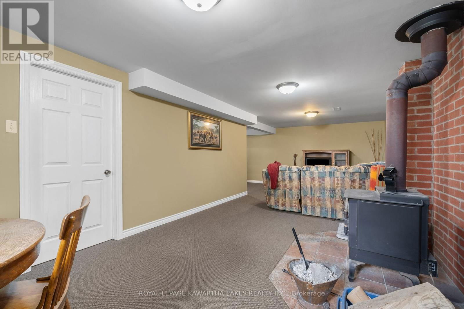890 WOODVILLE ROAD Image 29
