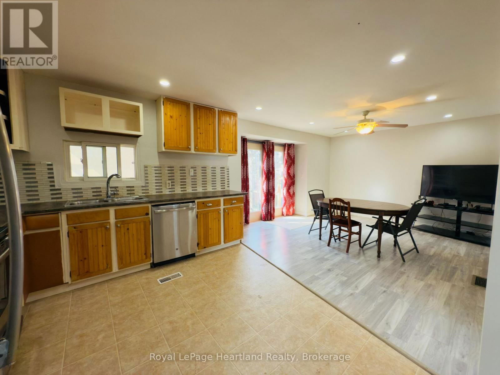 32 REGINA ROAD Image 11