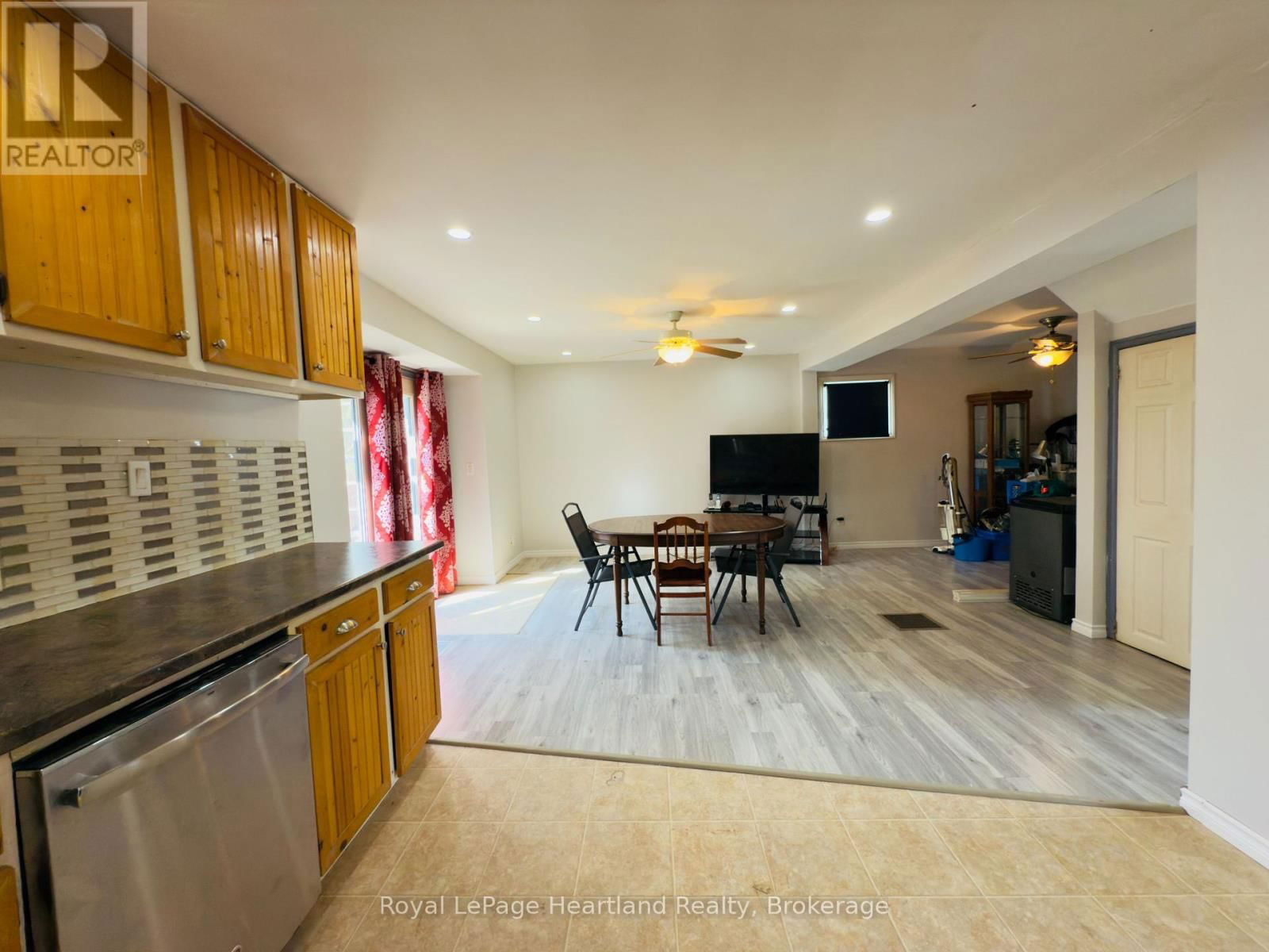 32 REGINA ROAD Image 12