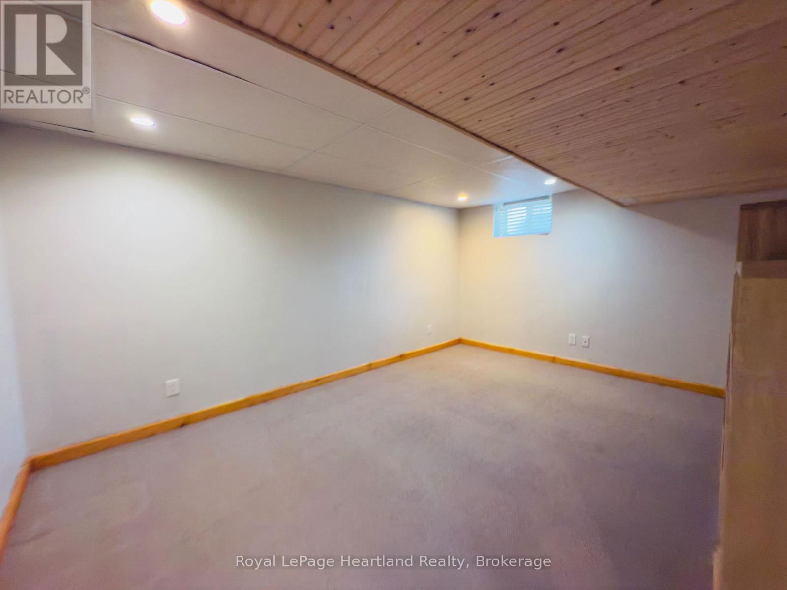 32 REGINA ROAD Image 15