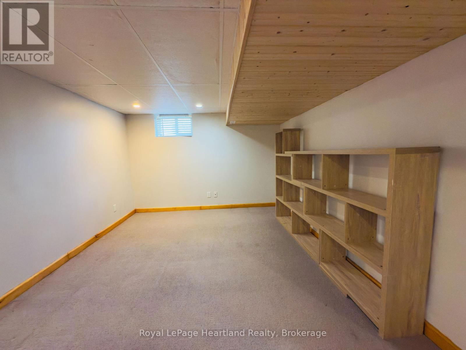 32 REGINA ROAD Image 16