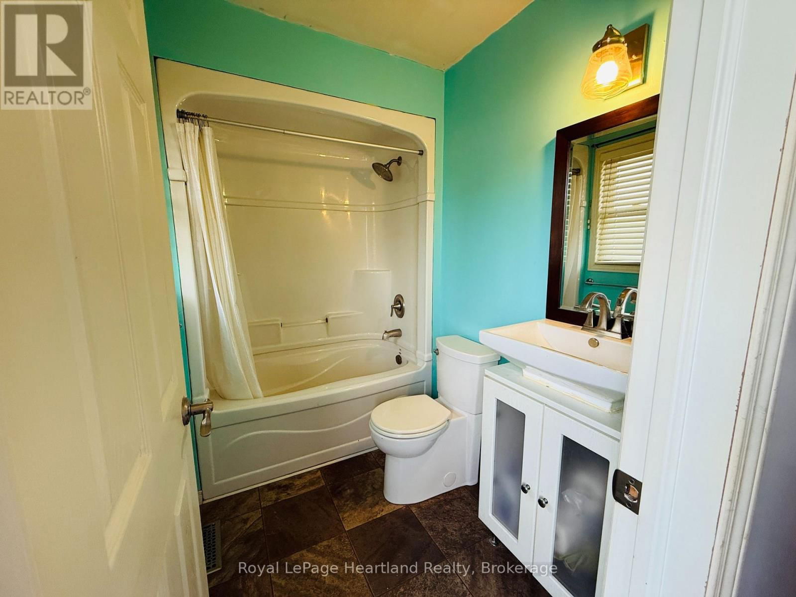 32 REGINA ROAD Image 20