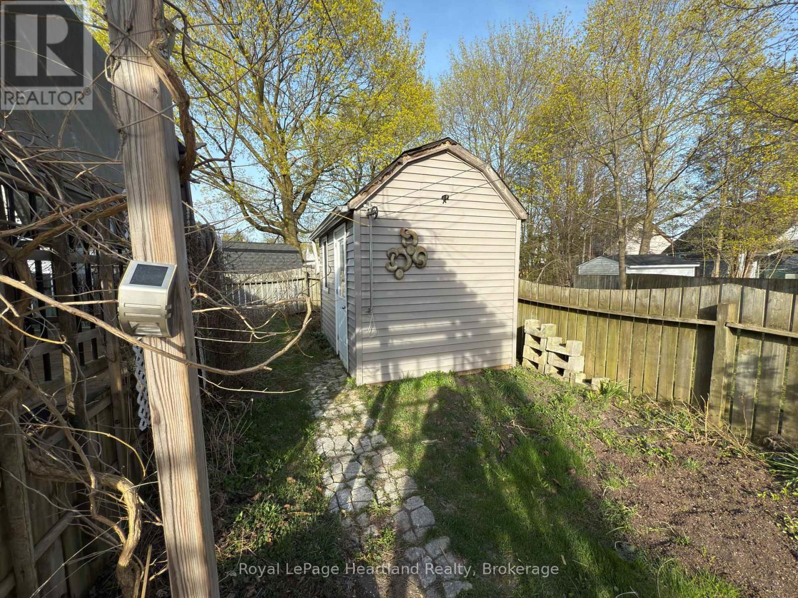 32 REGINA ROAD Image 32