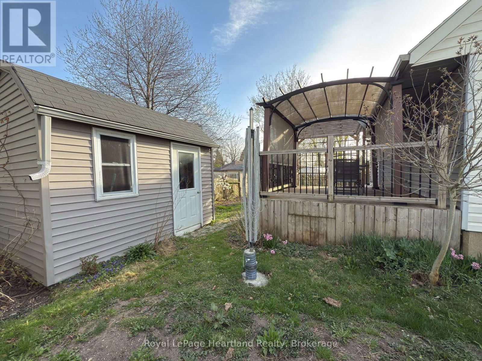 32 REGINA ROAD Image 36