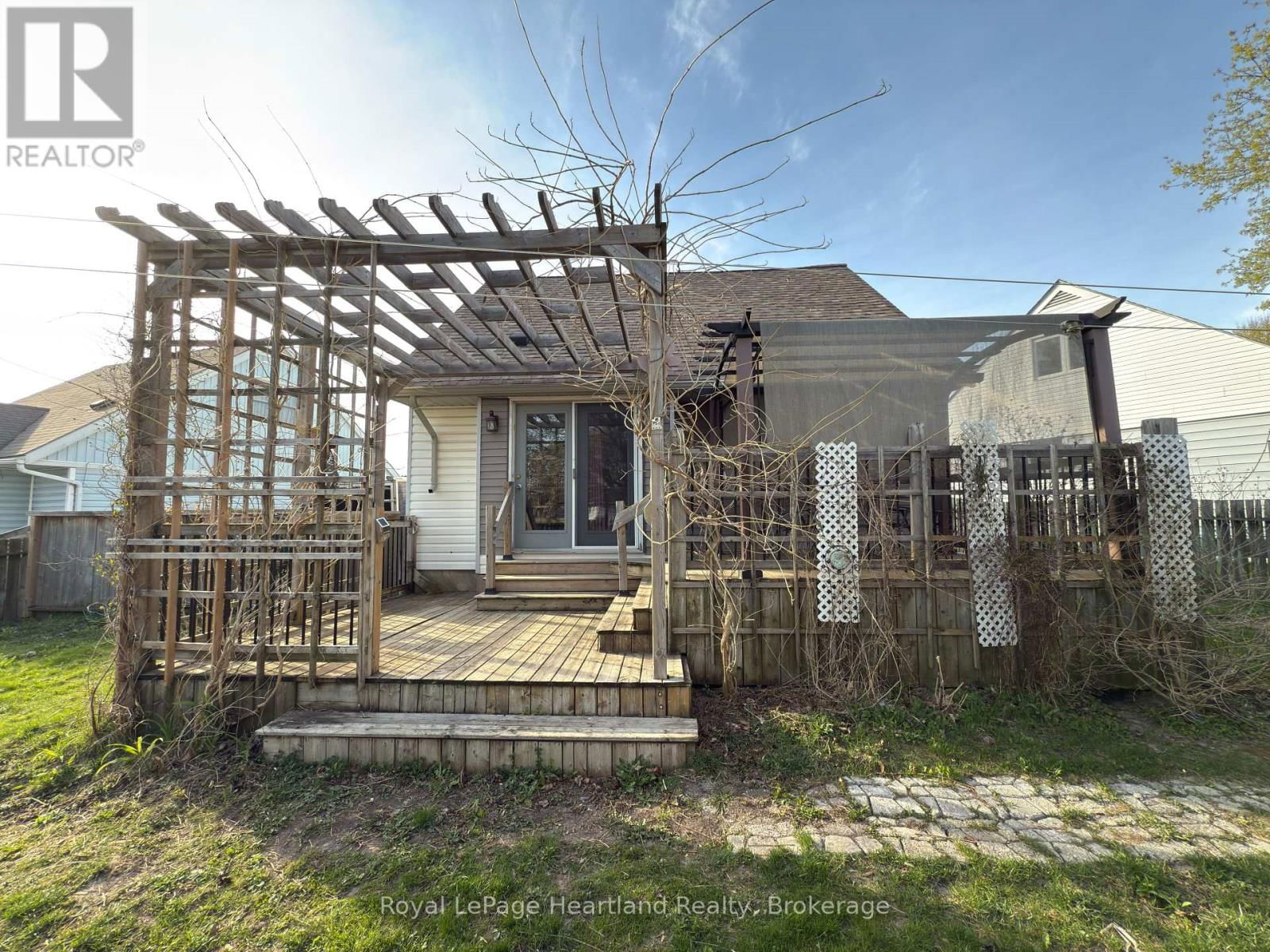 32 REGINA ROAD Image 38