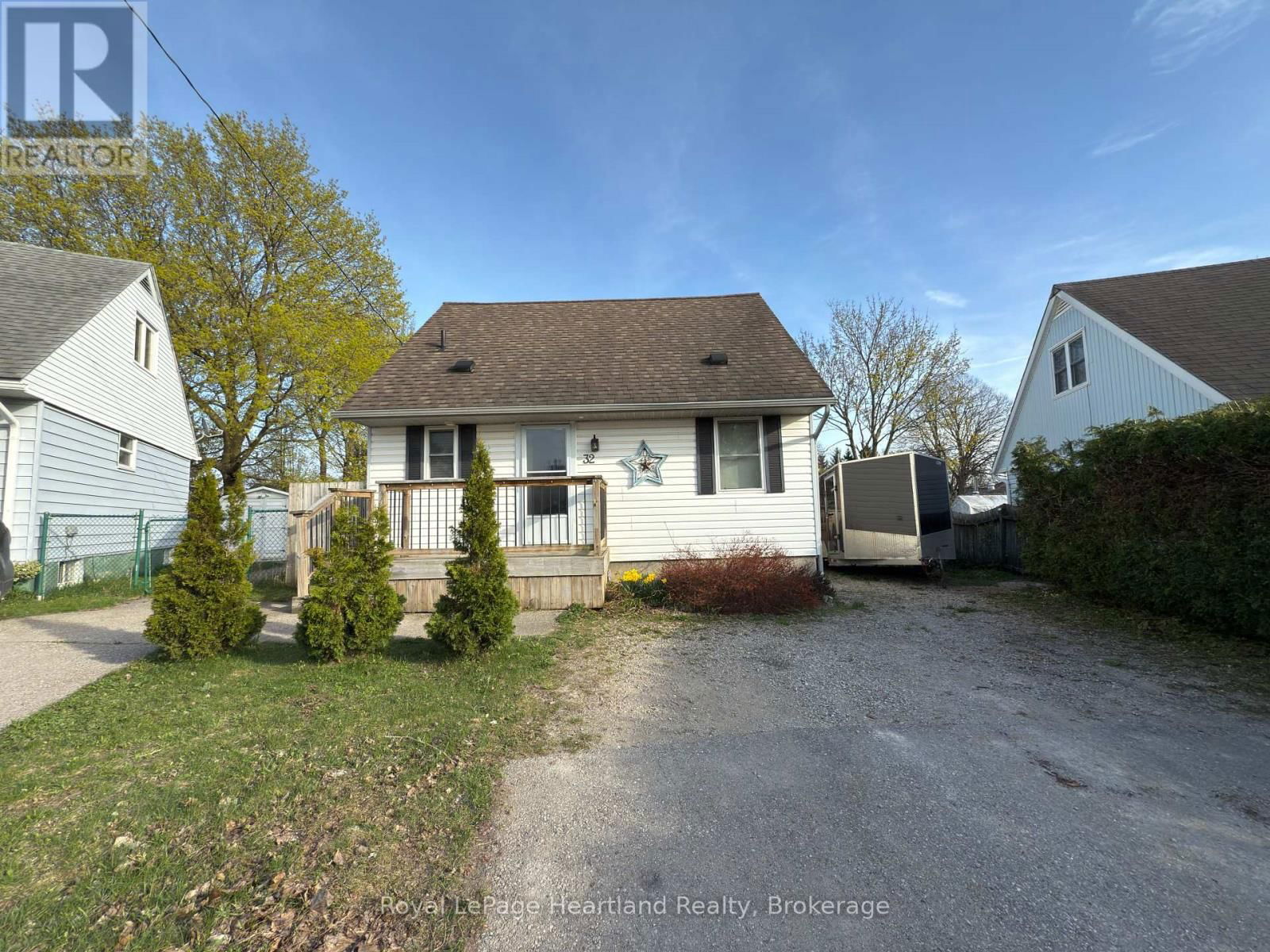 32 REGINA ROAD Image 39