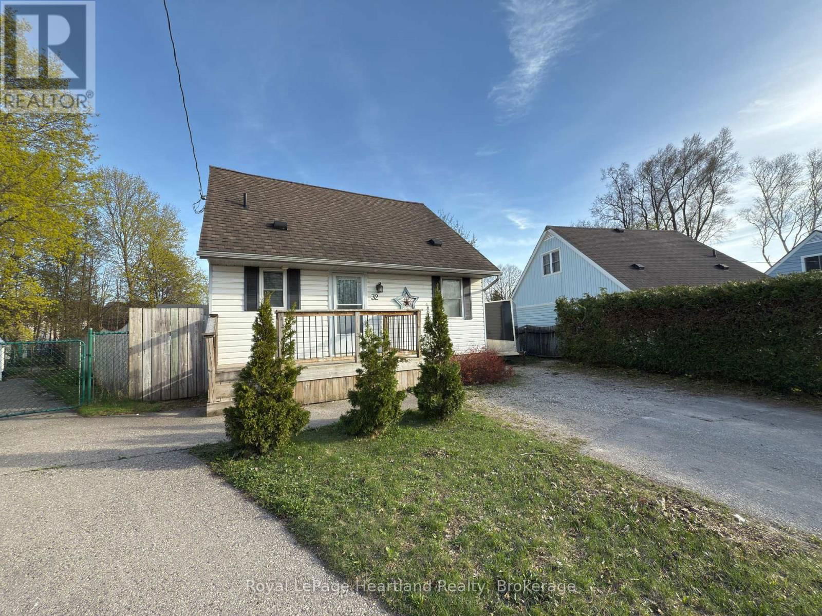 32 REGINA ROAD Image 41