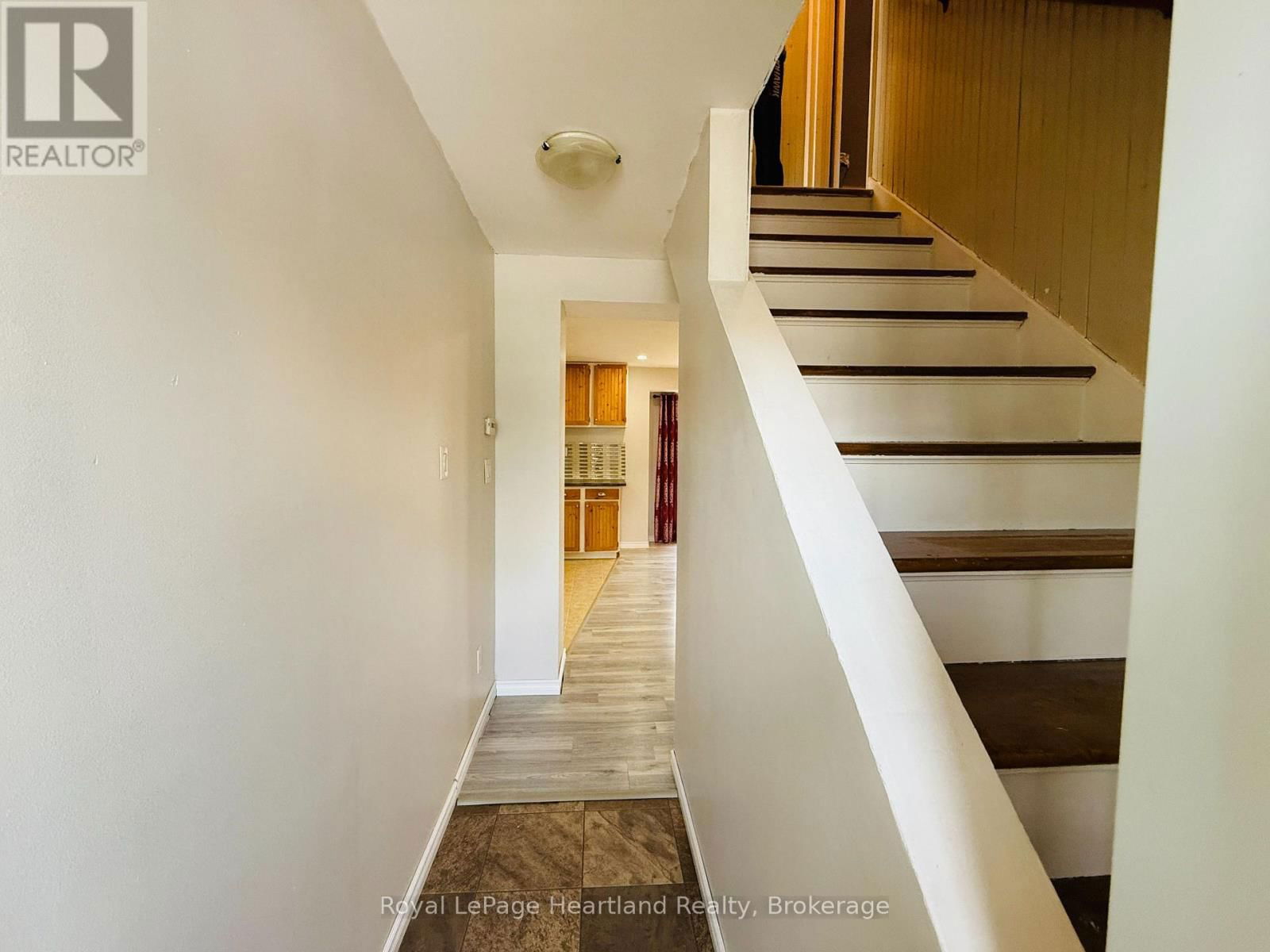 32 REGINA ROAD Image 5
