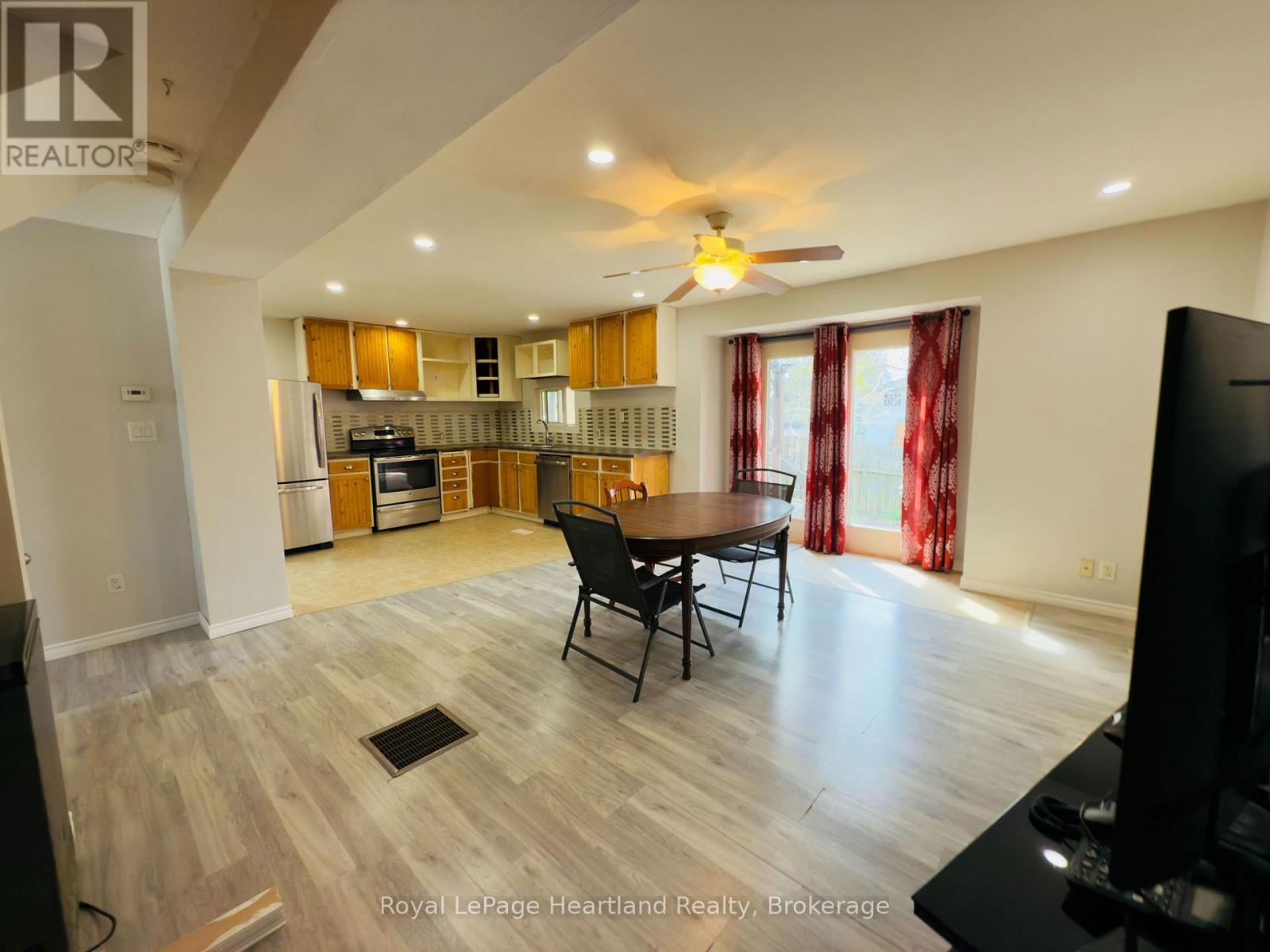 32 REGINA ROAD Image 6