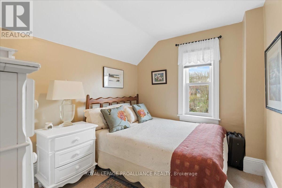 108 INKERMAN STREET Image 26
