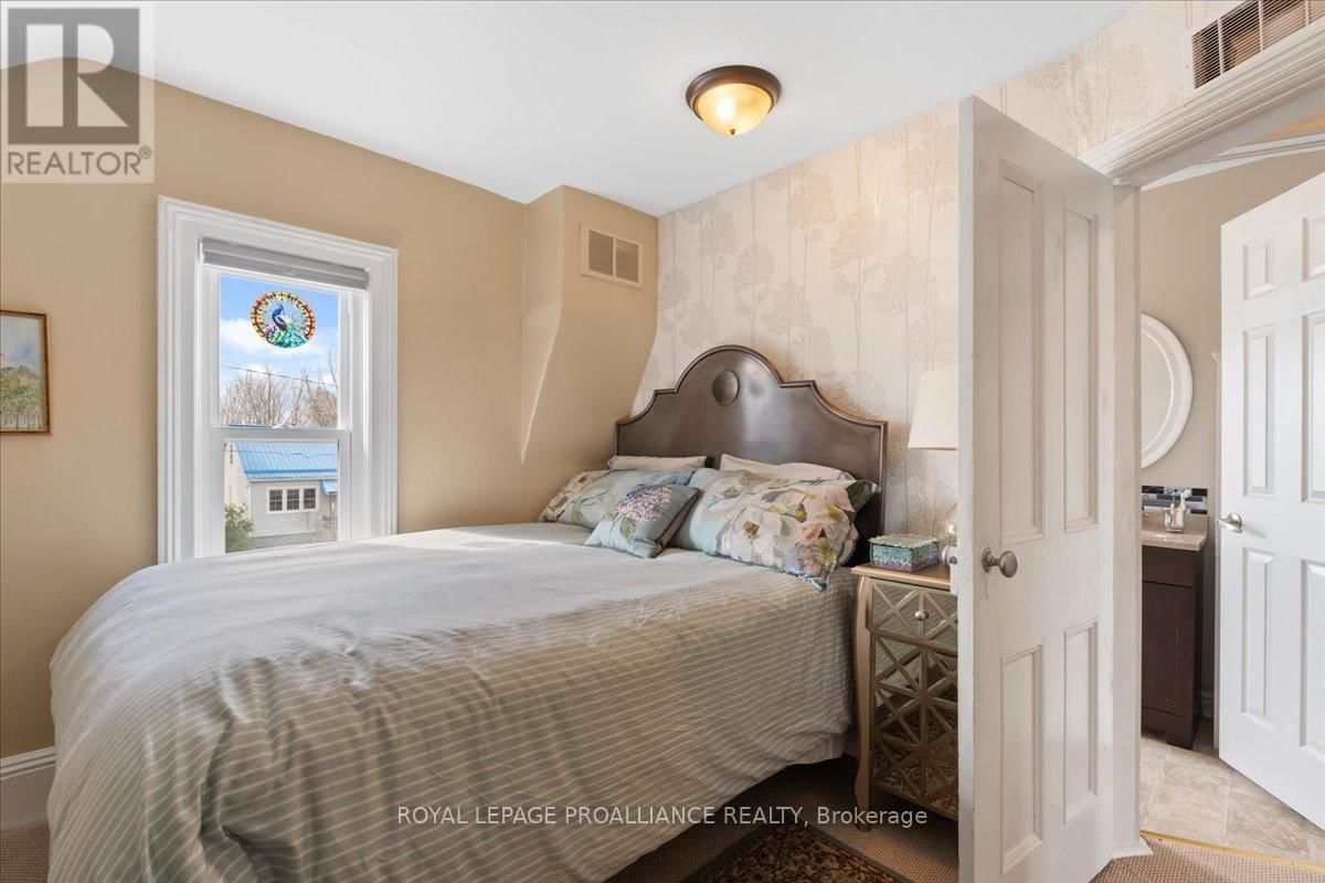 108 INKERMAN STREET Image 31