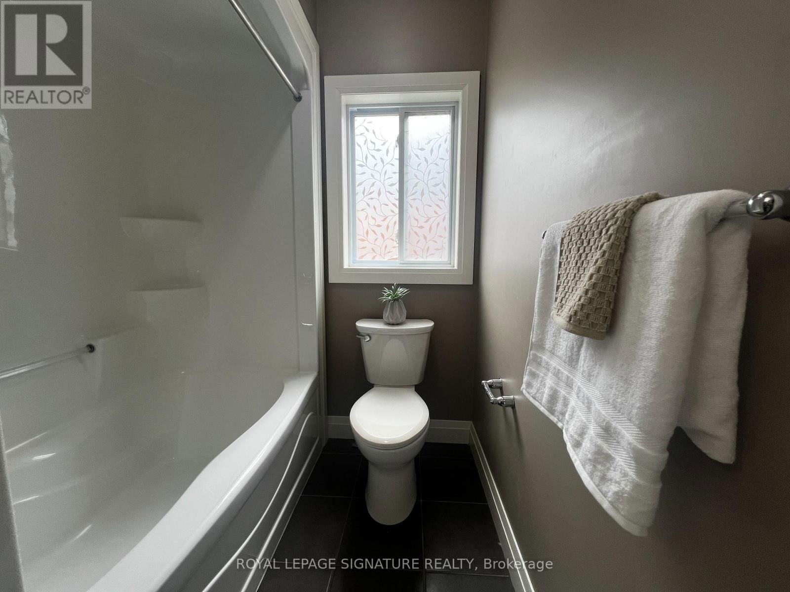593 PINERY TRAIL Image 17