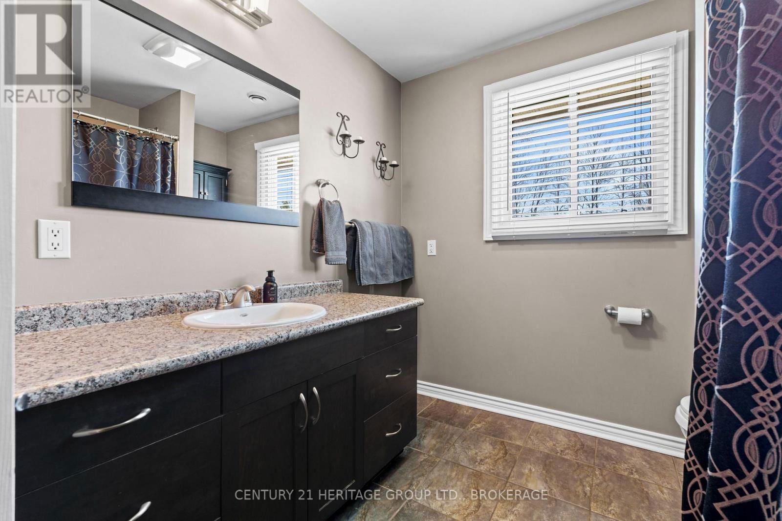 415 SHANE STREET Image 17