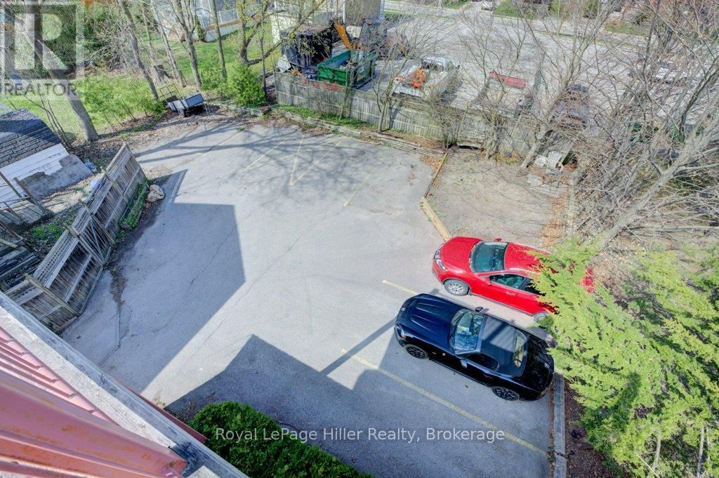 112 HURON STREET Image 10
