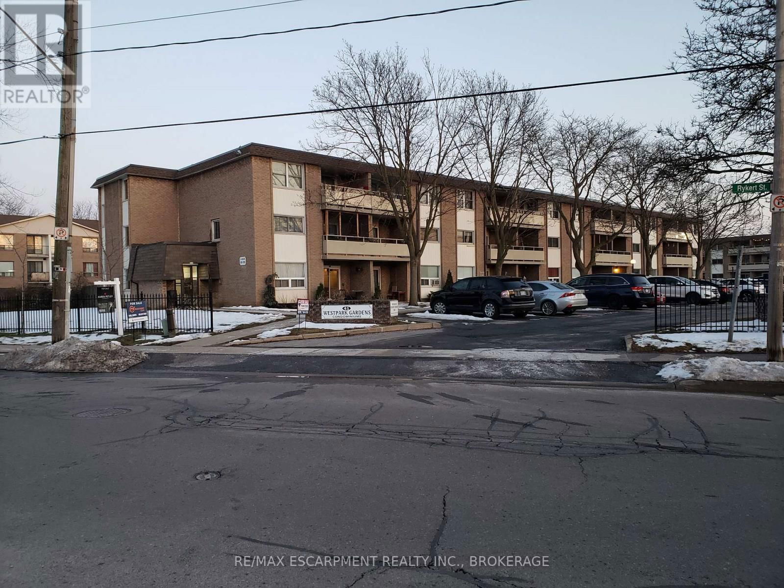 206 - 41 RYKERT STREET Image 2