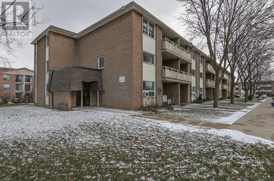 206 - 41 RYKERT STREET Image 3