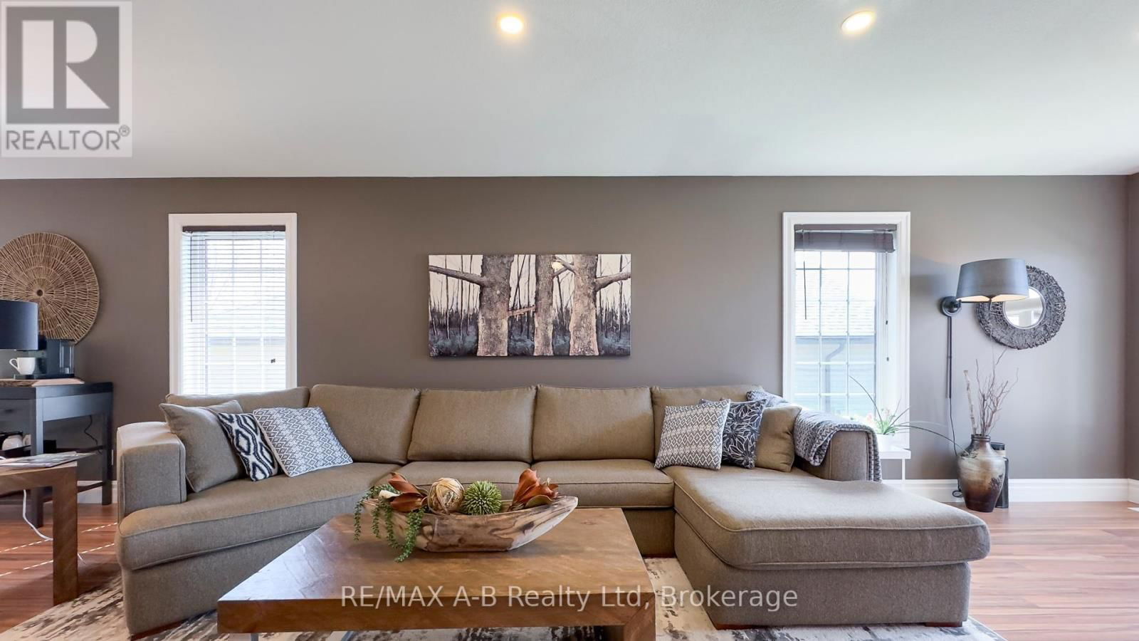 83 SYLVIA STREET Image 11