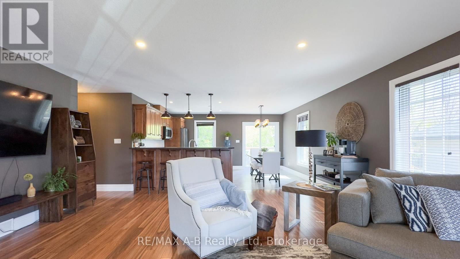 83 SYLVIA STREET Image 13