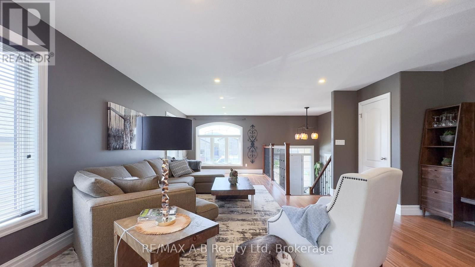83 SYLVIA STREET Image 16
