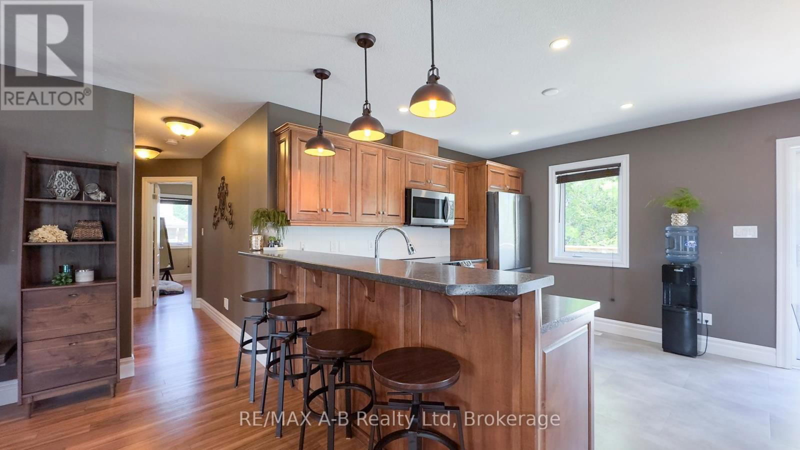 83 SYLVIA STREET Image 17