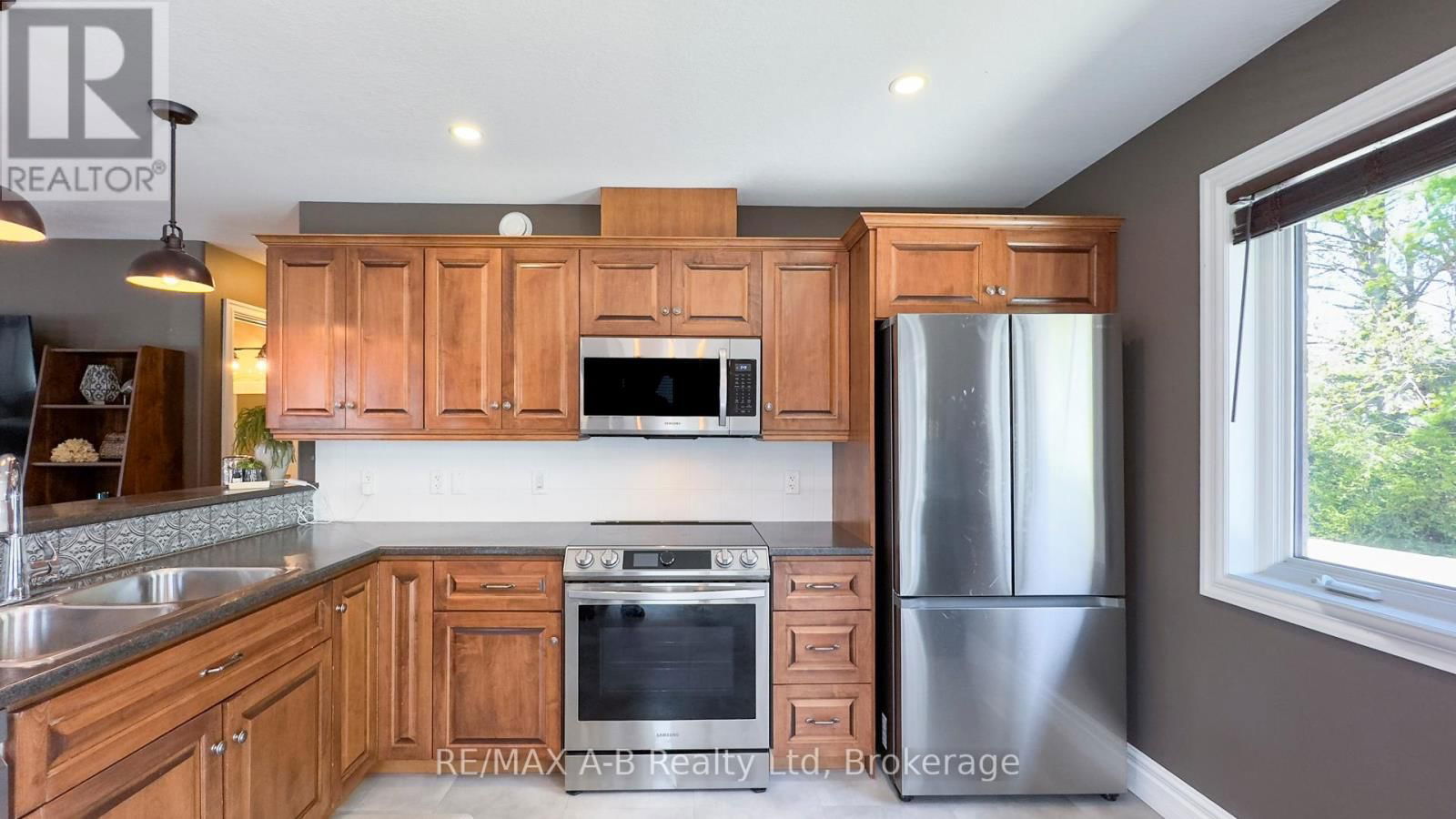 83 SYLVIA STREET Image 21