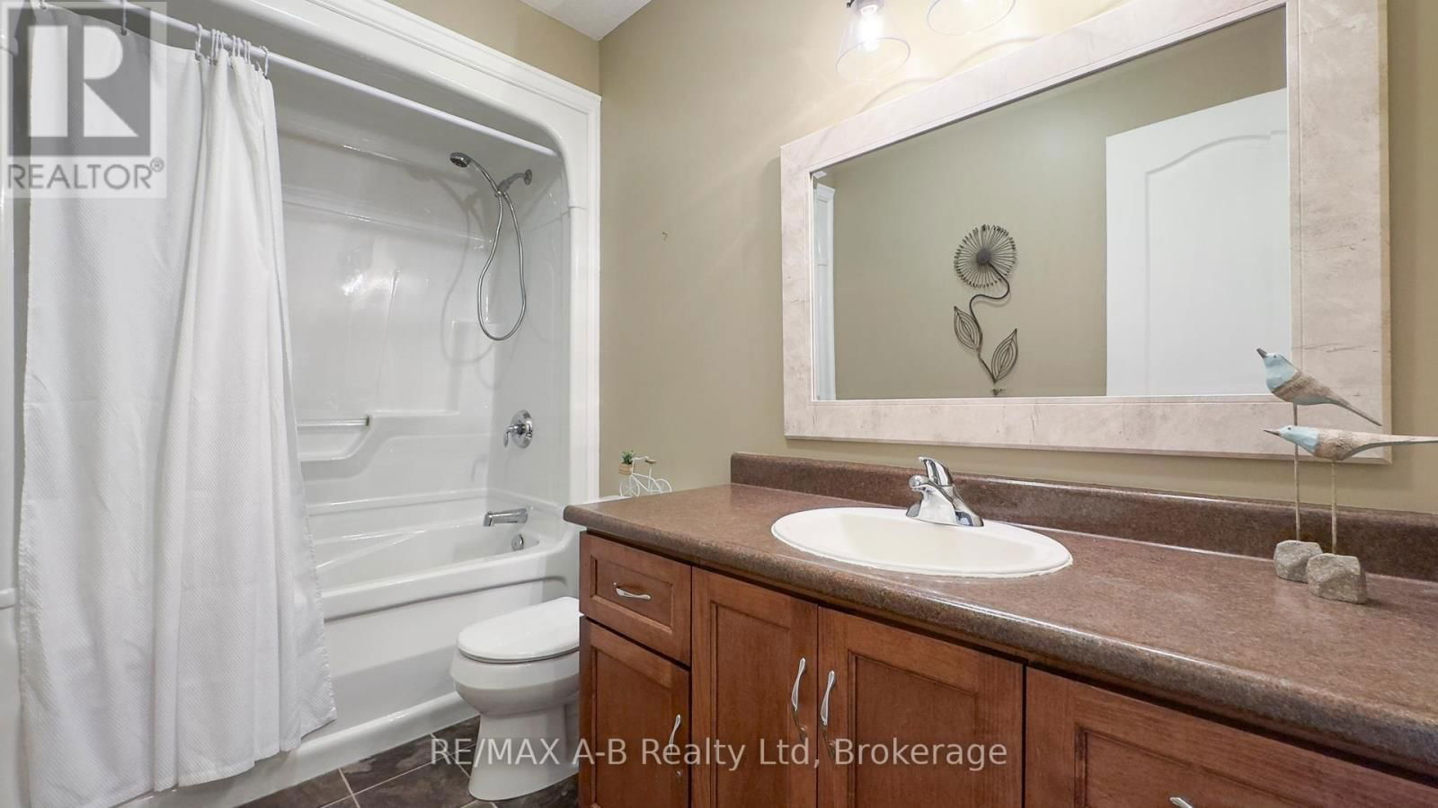 83 SYLVIA STREET Image 25