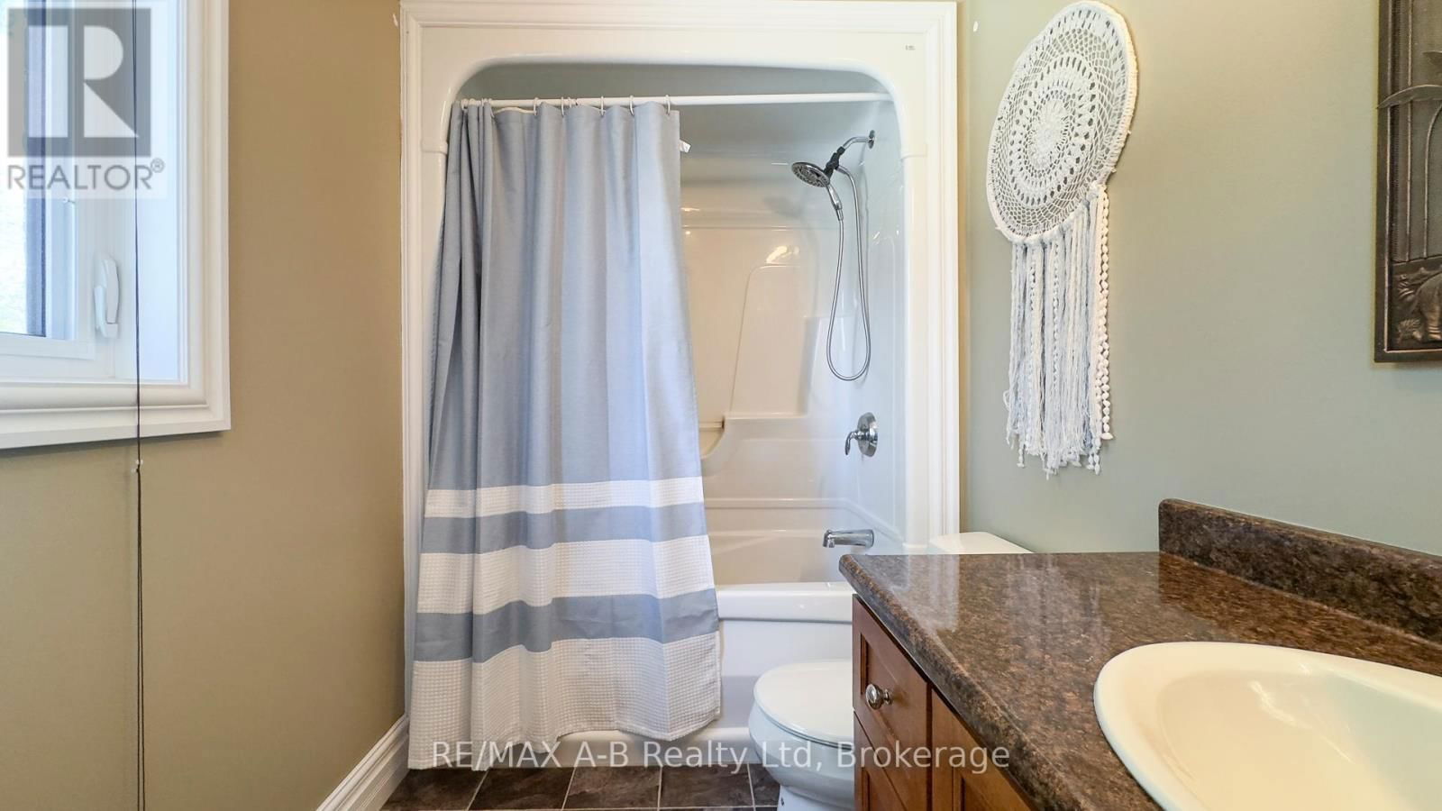 83 SYLVIA STREET Image 30