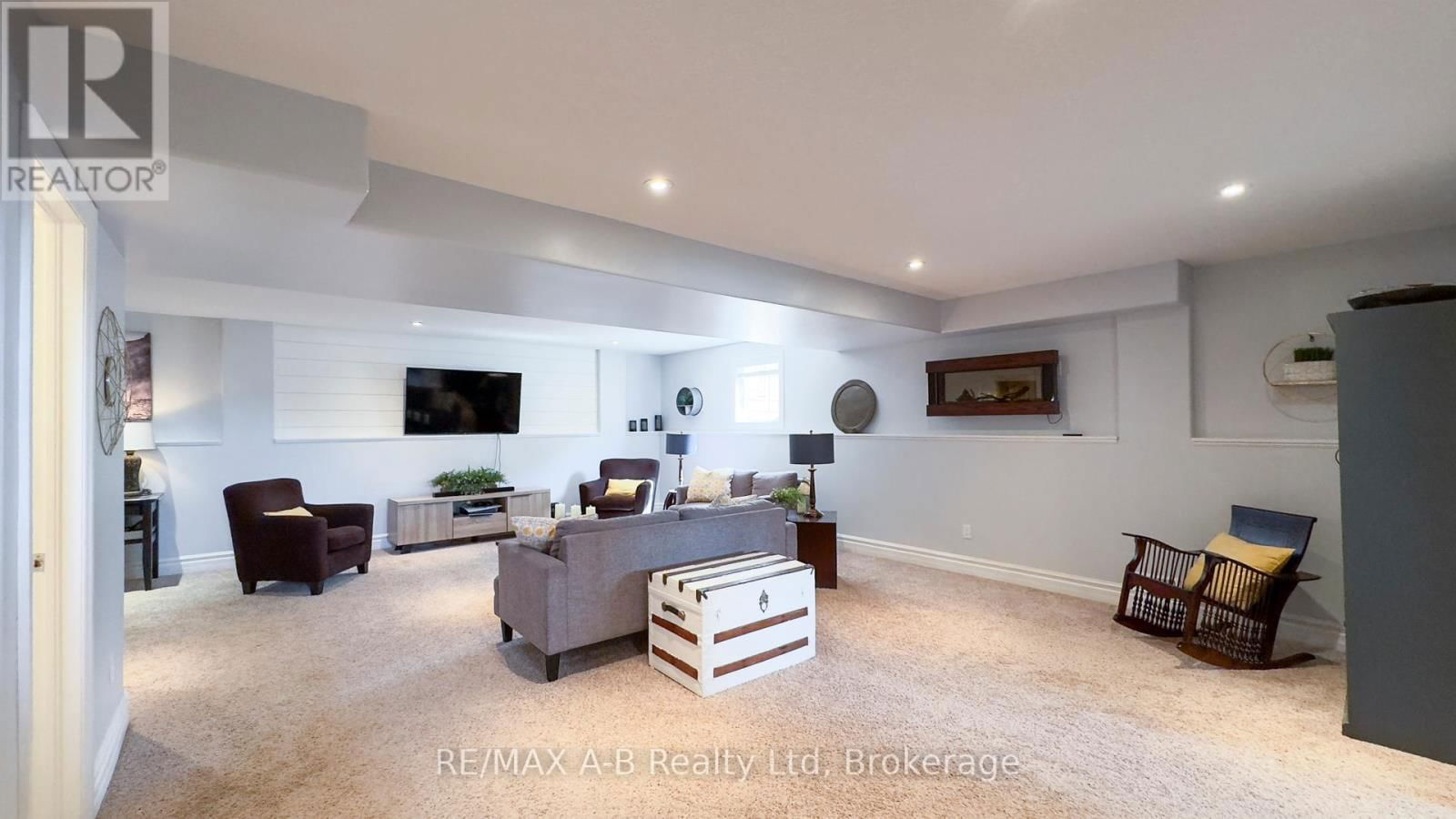 83 SYLVIA STREET Image 32