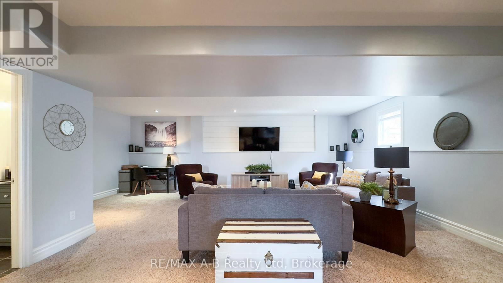 83 SYLVIA STREET Image 33