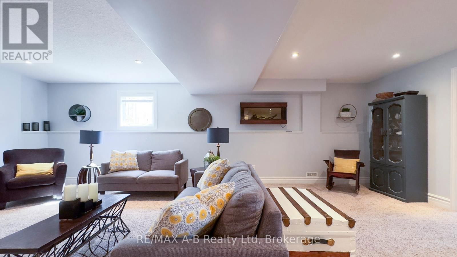 83 SYLVIA STREET Image 34