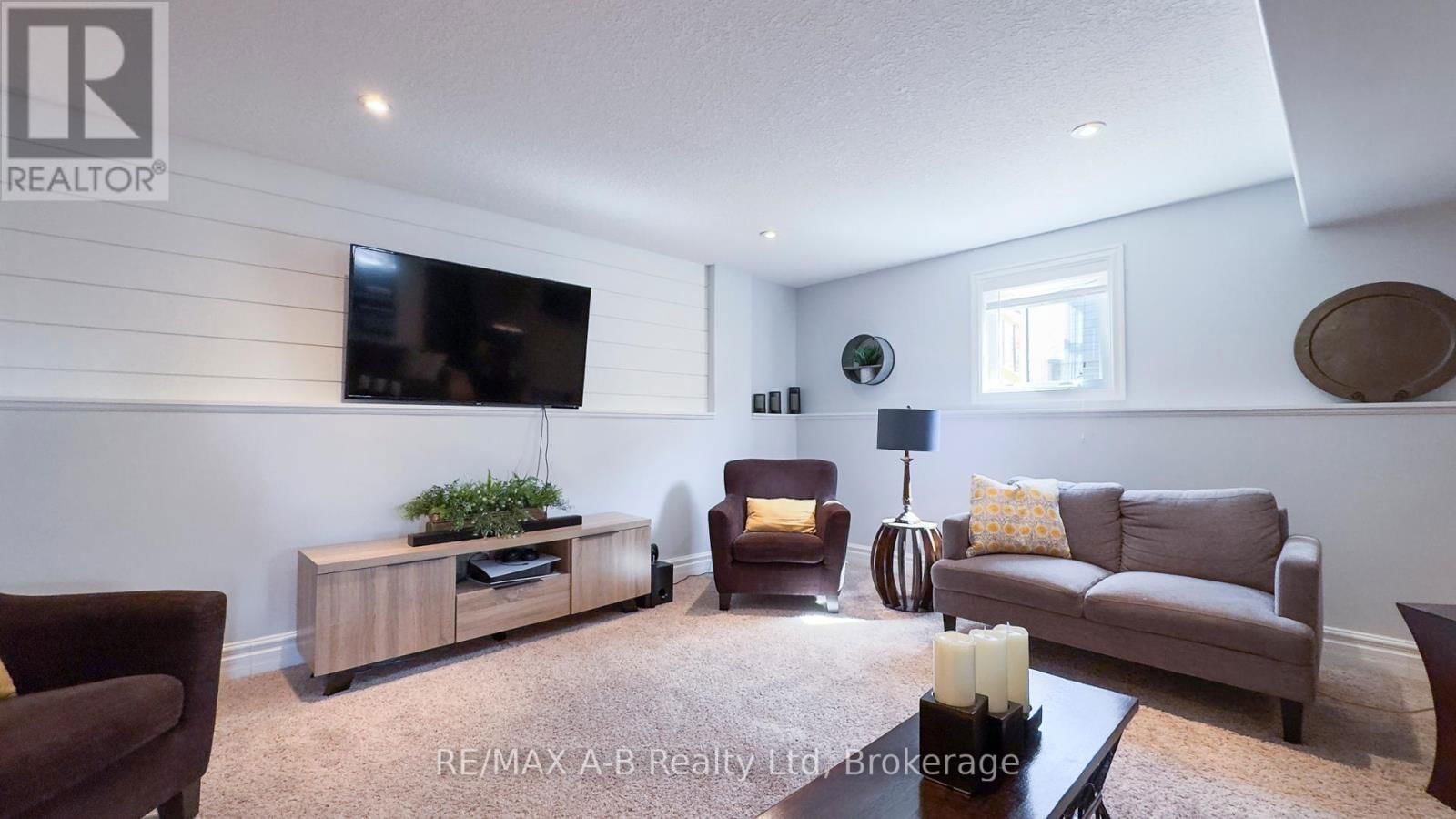 83 SYLVIA STREET Image 35