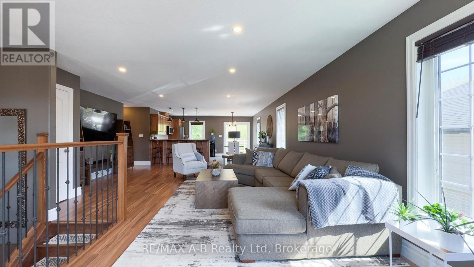 83 SYLVIA STREET Image 9