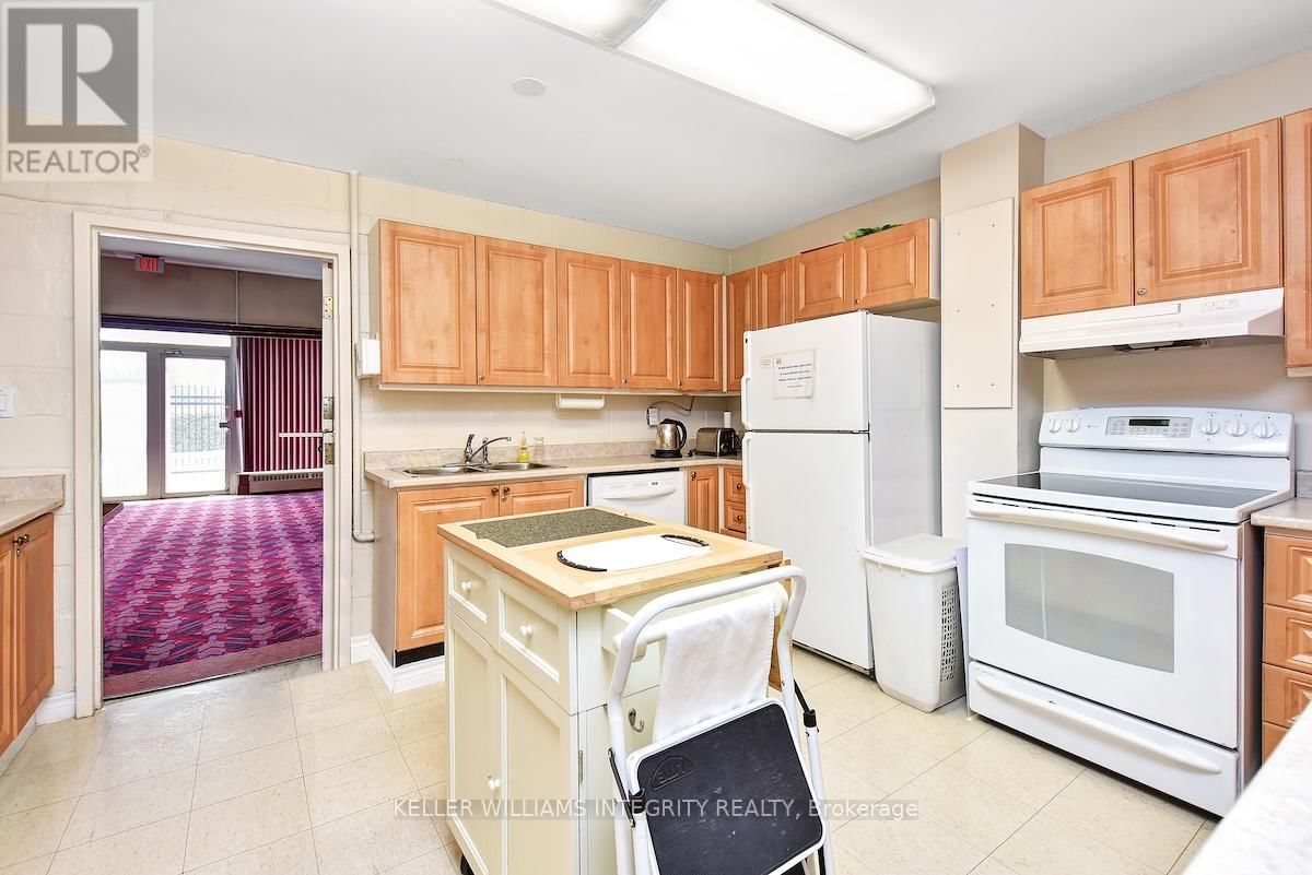 206 - 2000 JASMINE CRESCENT Image 35
