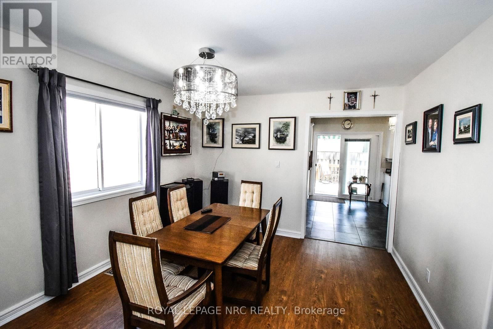 330 AUTUMN CRESCENT Image 11