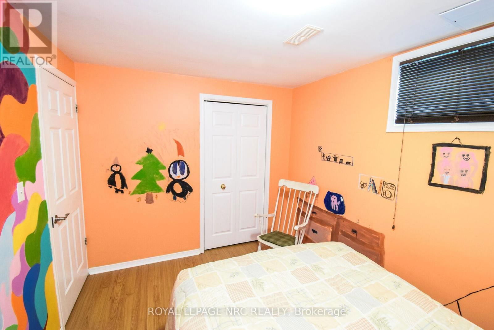330 AUTUMN CRESCENT Image 36