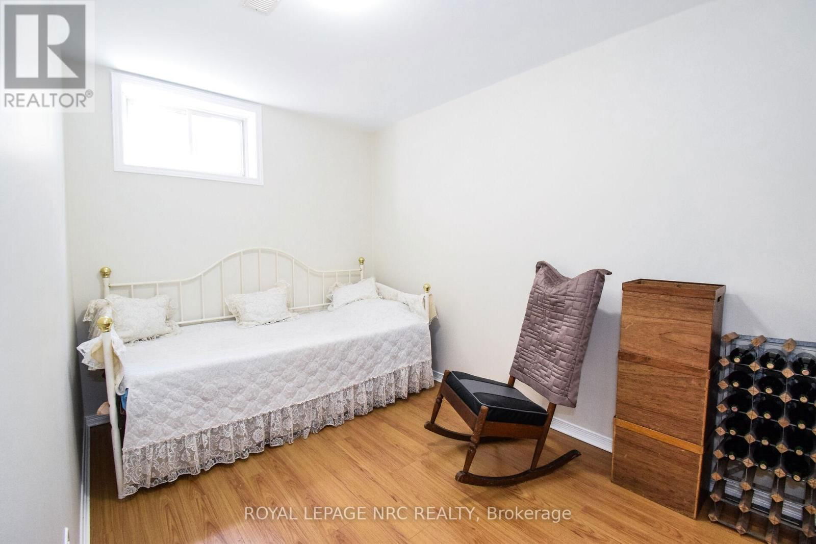 330 AUTUMN CRESCENT Image 39