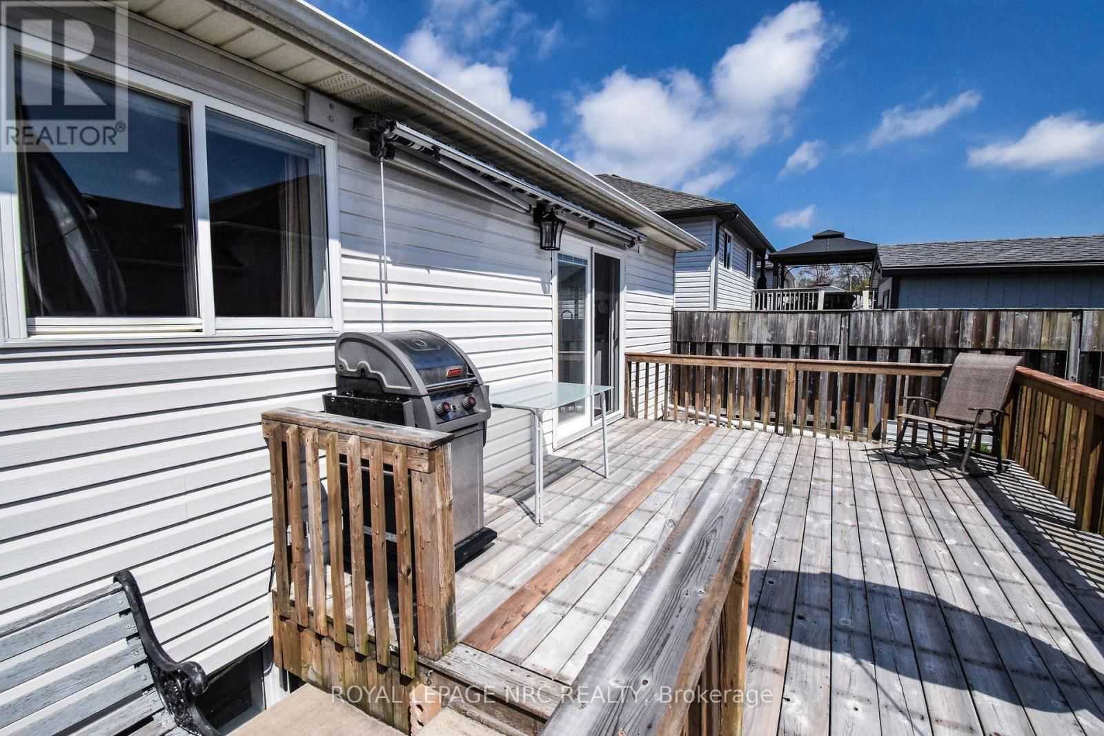 330 AUTUMN CRESCENT Image 41