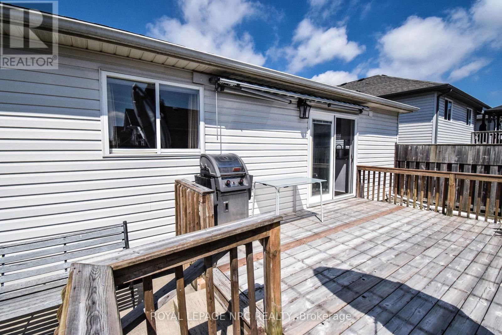 330 AUTUMN CRESCENT Image 42