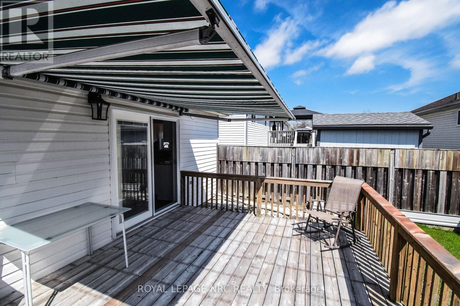 330 AUTUMN CRESCENT Image 47