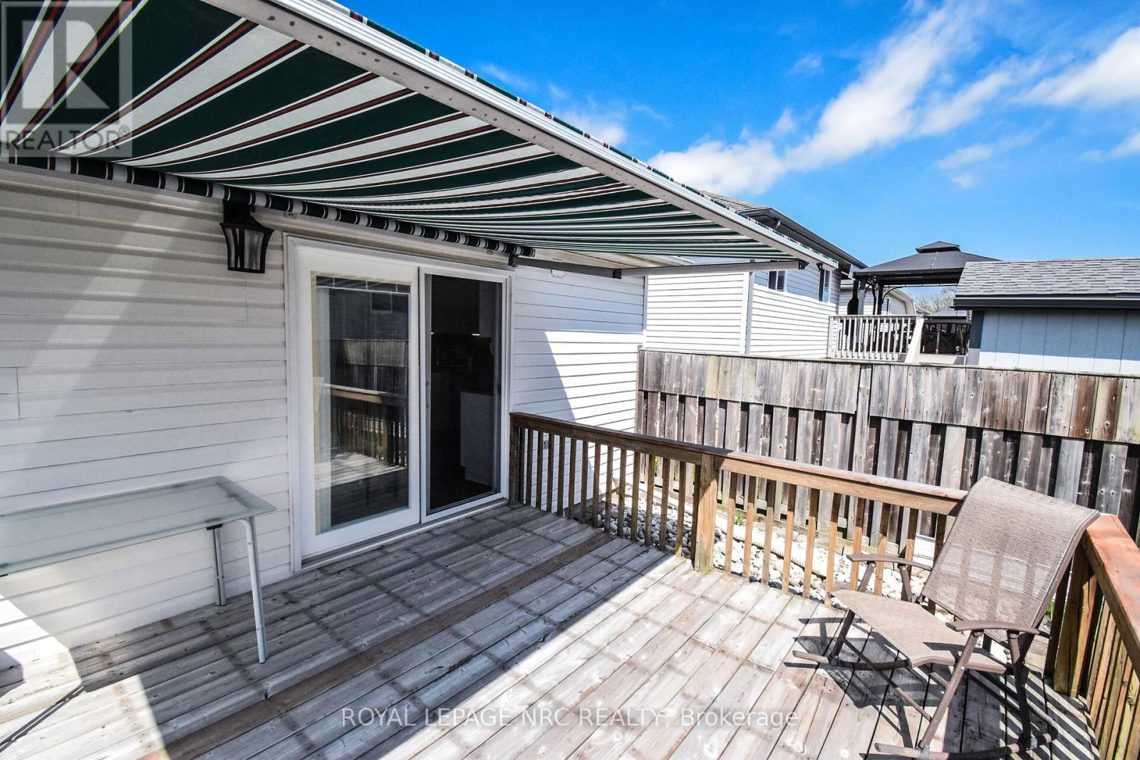 330 AUTUMN CRESCENT Image 48
