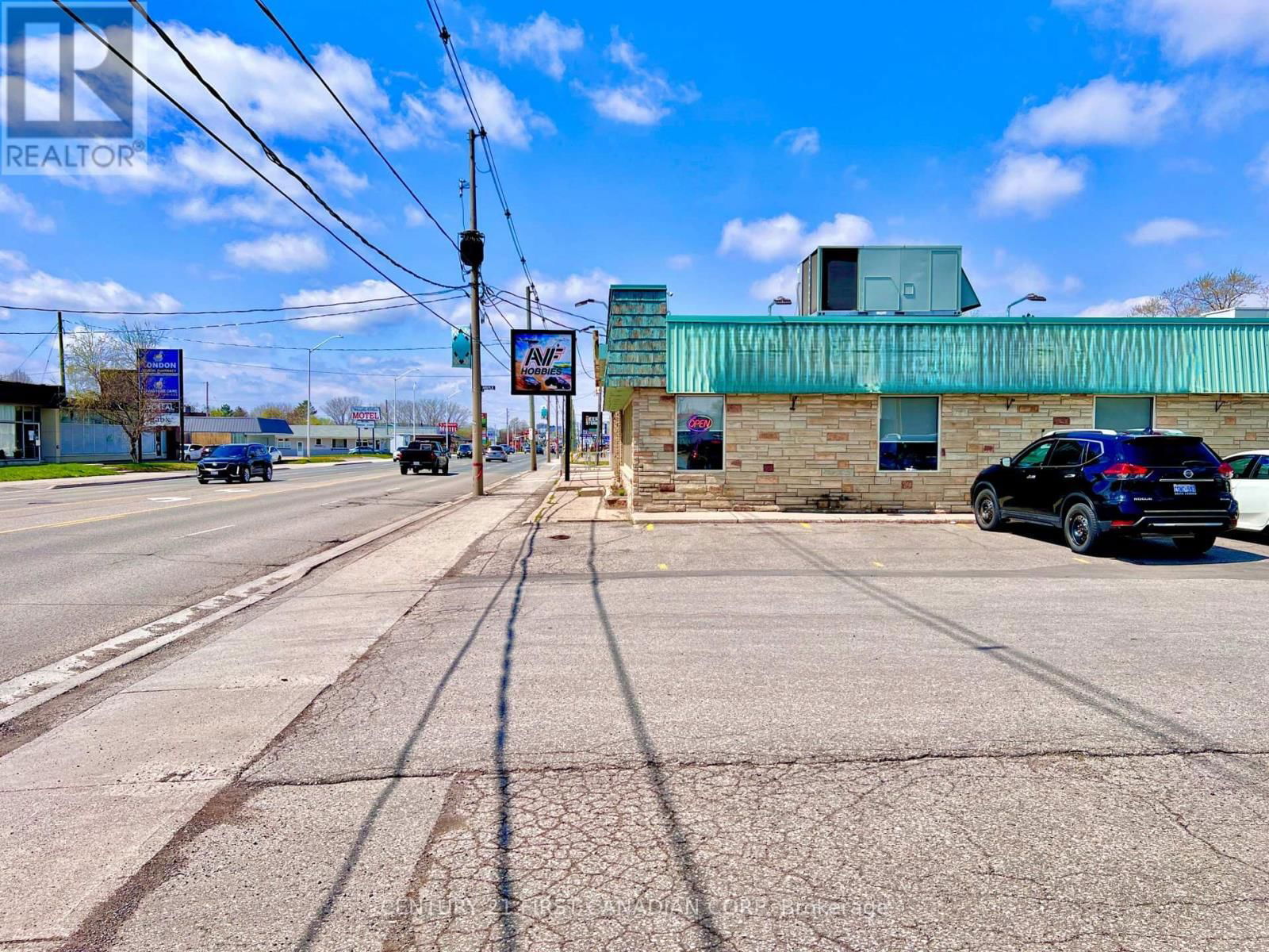 1622 DUNDAS STREET Image 1